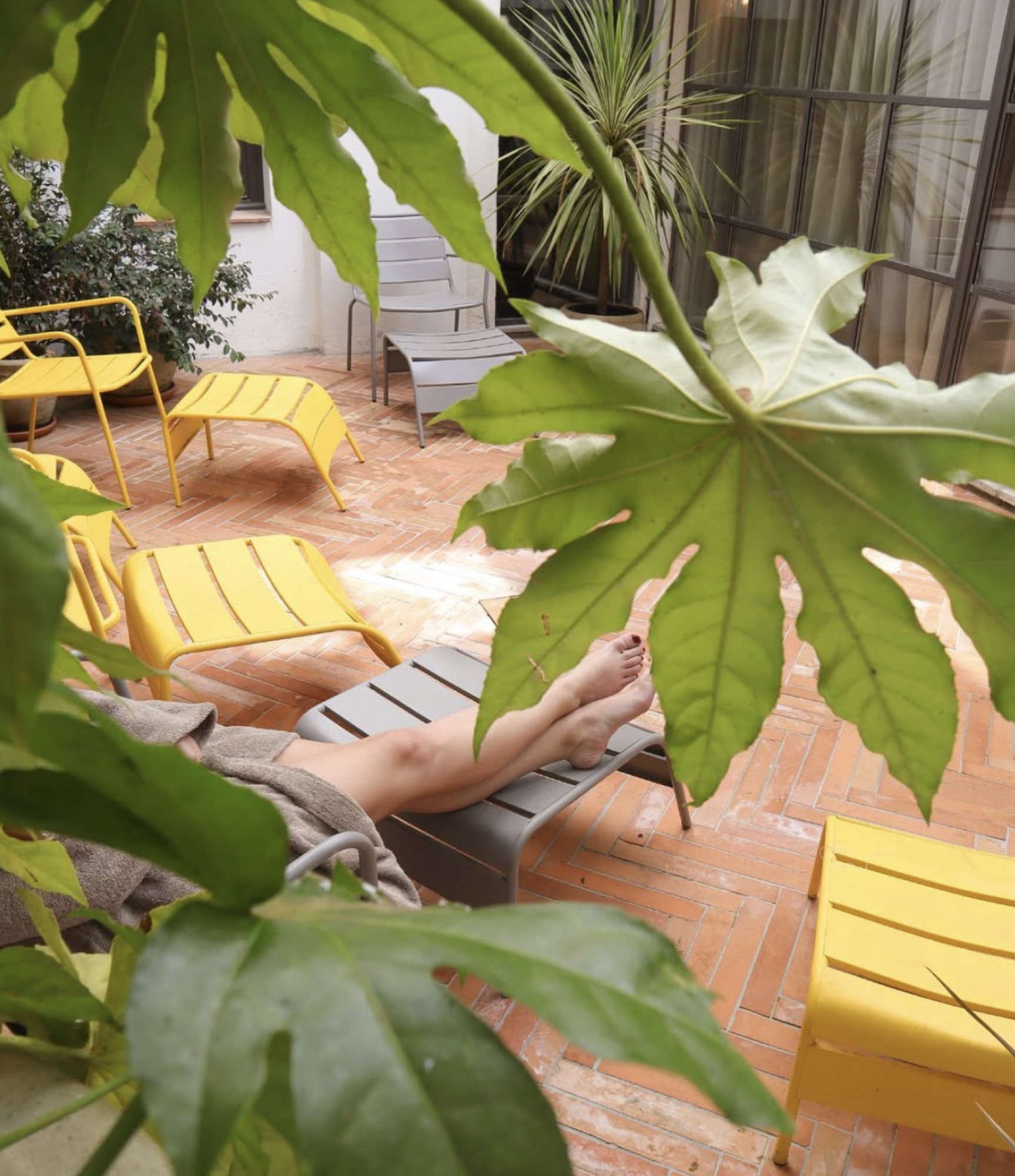 Patio extérieur pour se reposer entre deux bains